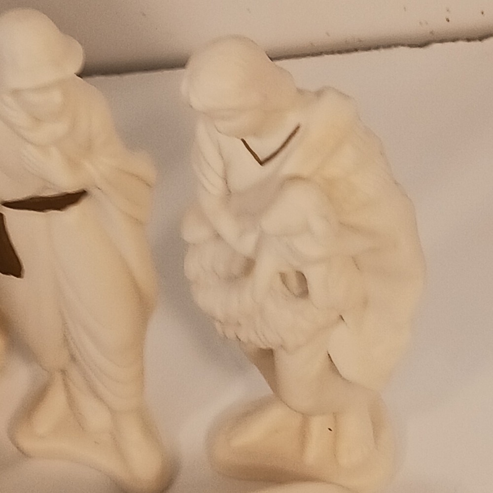 Porcelain Nativity 10 pc. set distributed by Hudson Corp. Ivory Color - Picture 7 of 11